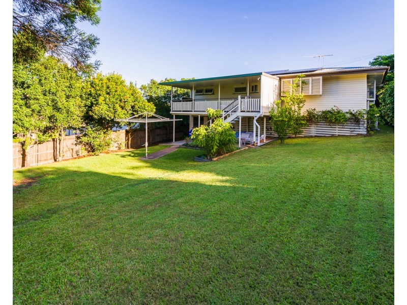 4 Casmaria Street, Mansfield QLD 4122