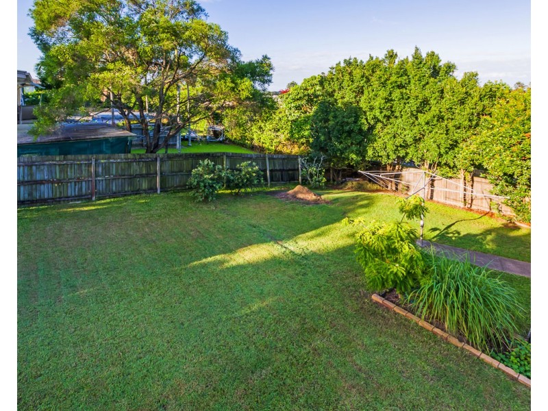 4 Casmaria Street, Mansfield QLD 4122