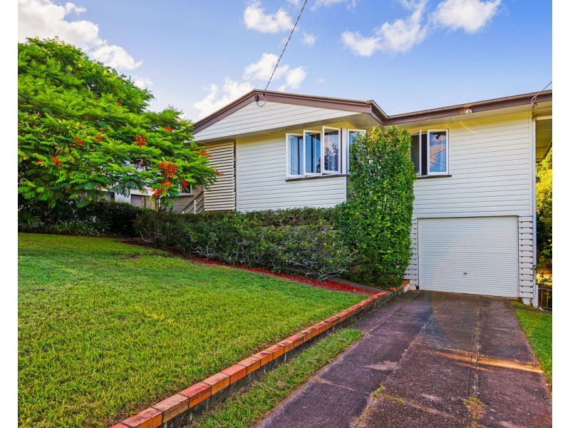 4 Casmaria Street, Mansfield QLD 4122