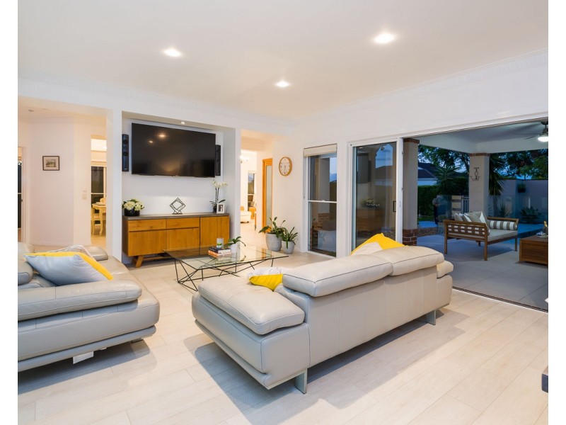 29 Coneyhurst Crescent, Carindale QLD 4152