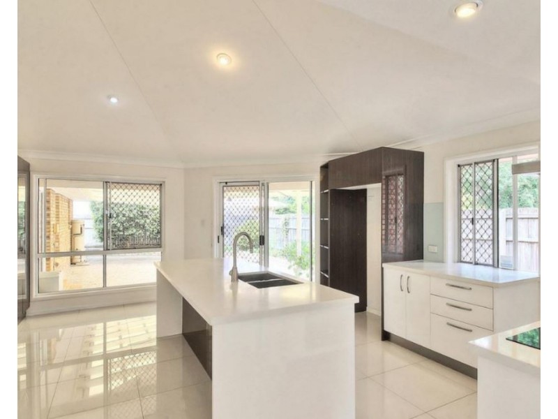 8 Ingluna Circuit, Eight Mile Plains QLD 4113