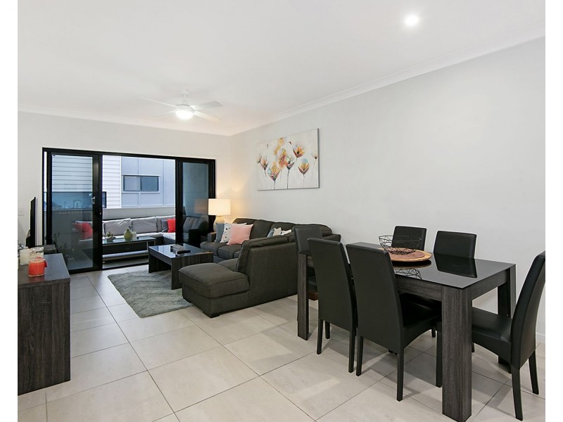 8/75 Dickenson Street, Carina QLD 4152