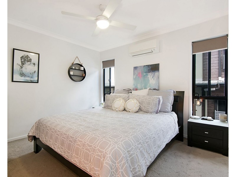 8/75 Dickenson Street, Carina QLD 4152