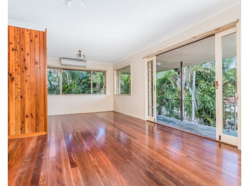 43 Dobbs Street, Holland Park West QLD 4121