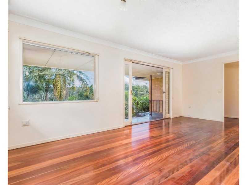 43 Dobbs Street, Holland Park West QLD 4121