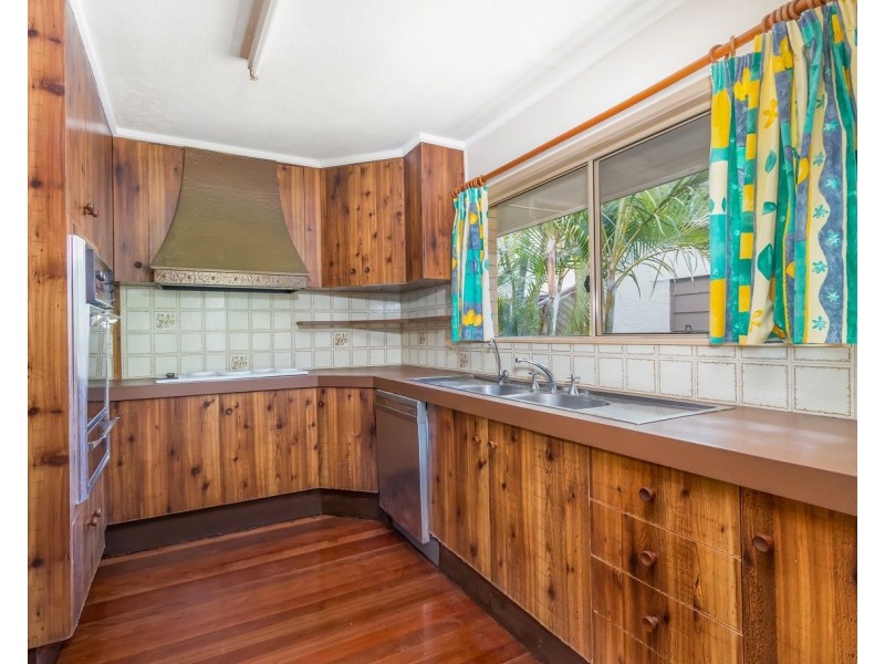 43 Dobbs Street, Holland Park West QLD 4121