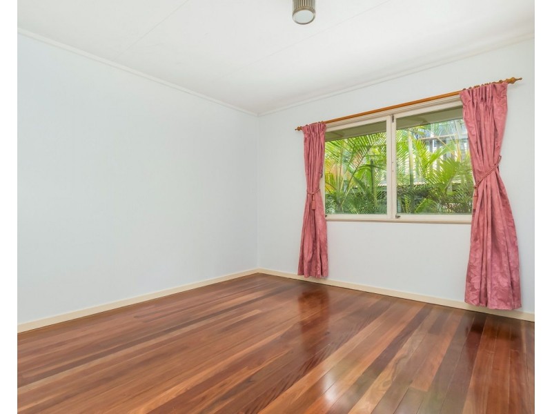 43 Dobbs Street, Holland Park West QLD 4121