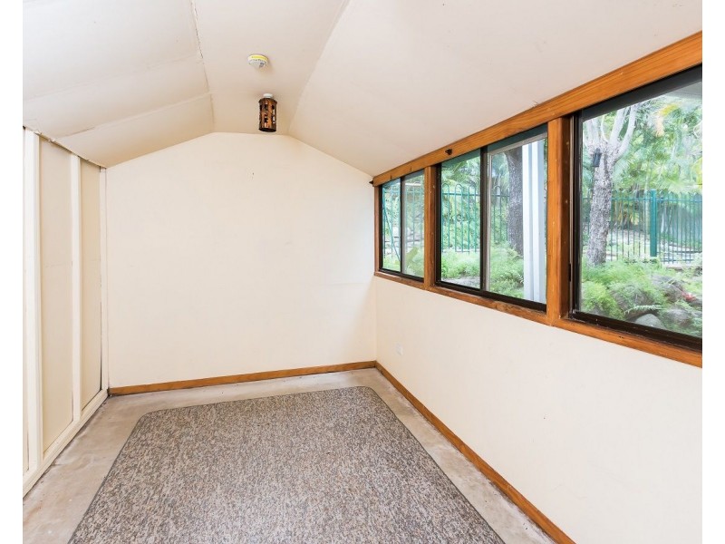 43 Dobbs Street, Holland Park West QLD 4121