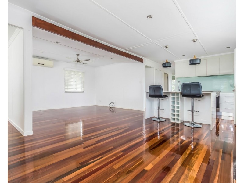 12 Amoria Street, Mansfield QLD 4122