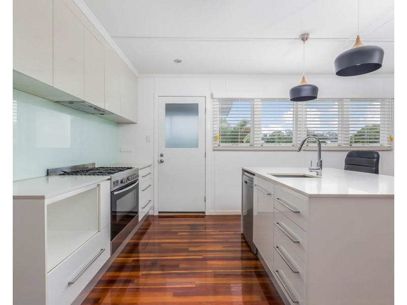 12 Amoria Street, Mansfield QLD 4122