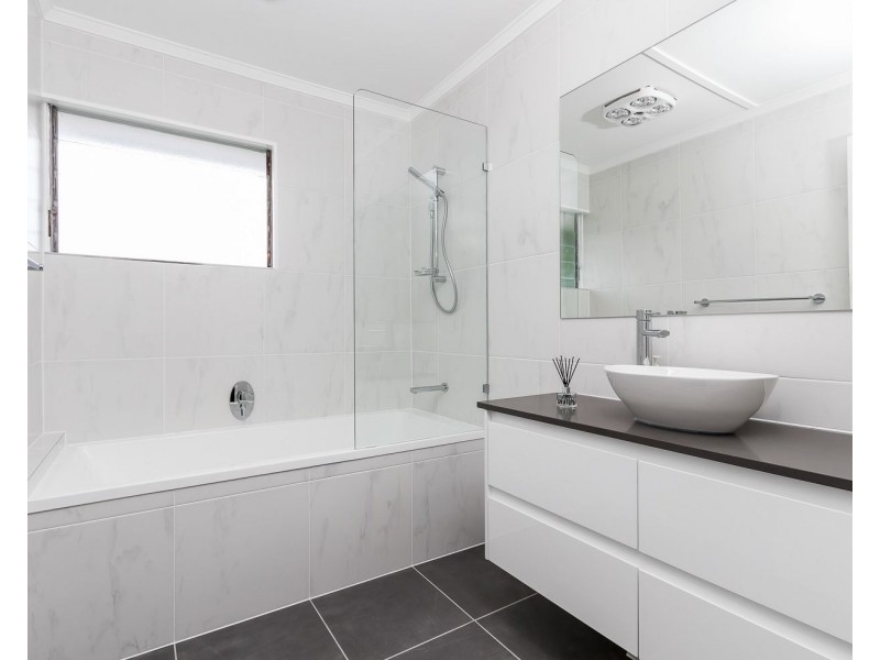 12 Amoria Street, Mansfield QLD 4122