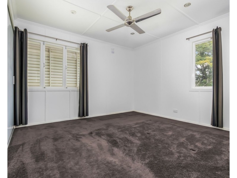 12 Amoria Street, Mansfield QLD 4122