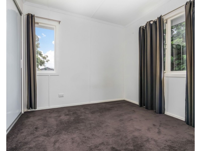 12 Amoria Street, Mansfield QLD 4122