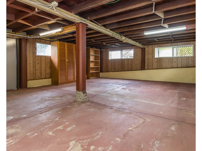 12 Amoria Street, Mansfield QLD 4122