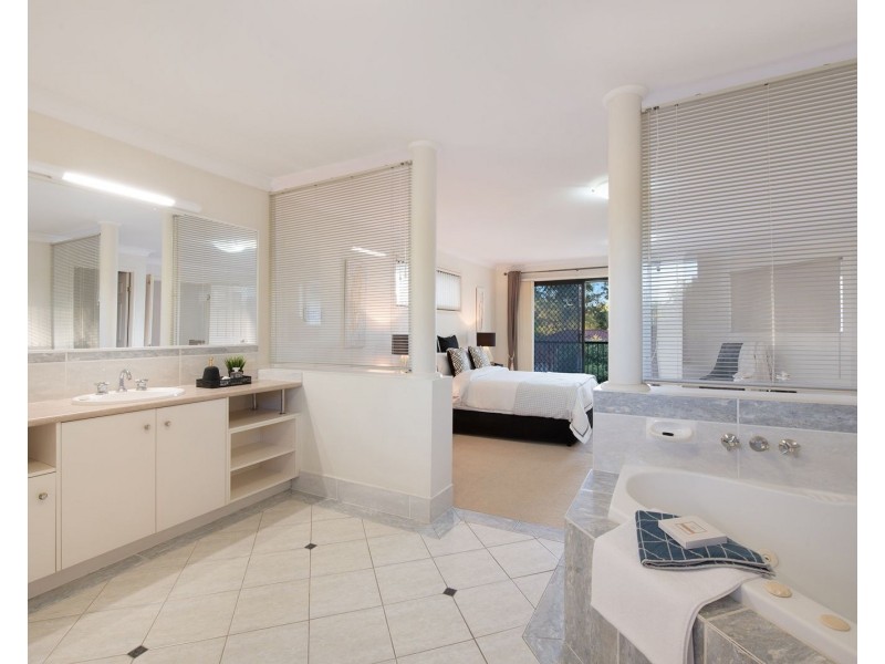 11 Cotswold Place, Wishart QLD 4122