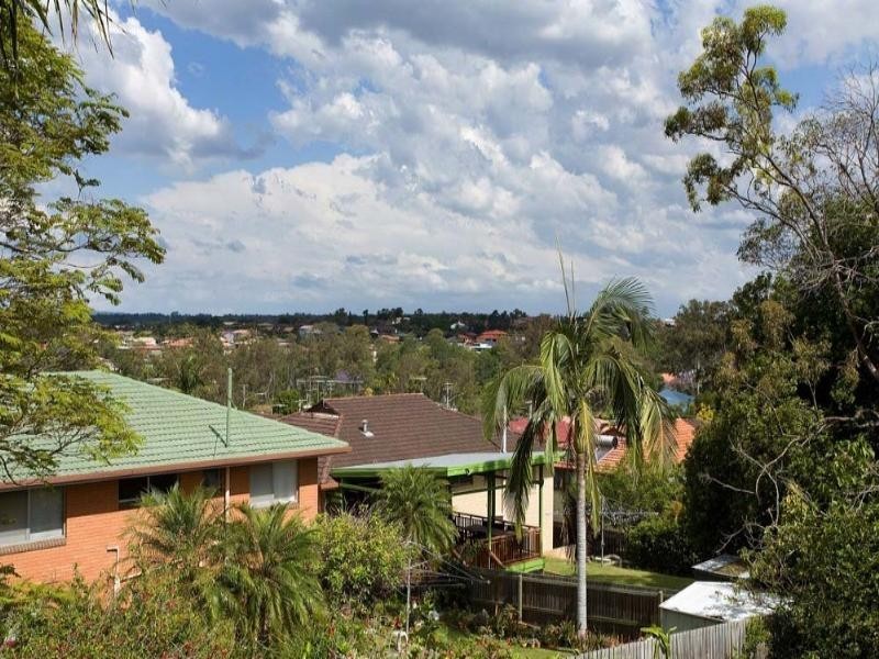 15 Cresthaven Drive, Mansfield QLD 4122