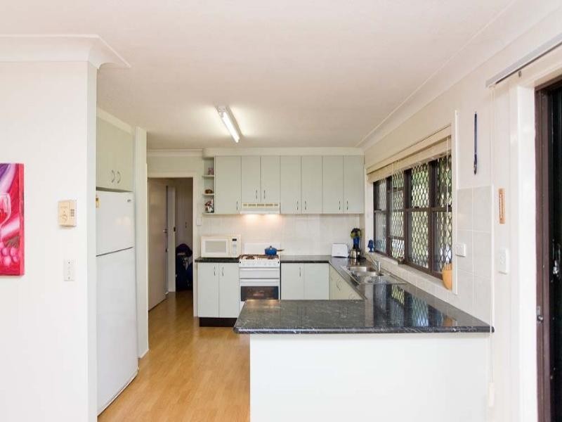 15 Cresthaven Drive, Mansfield QLD 4122