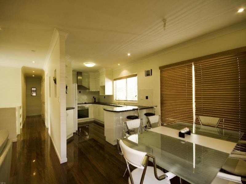 18 Laver Street, Macgregor QLD 4109