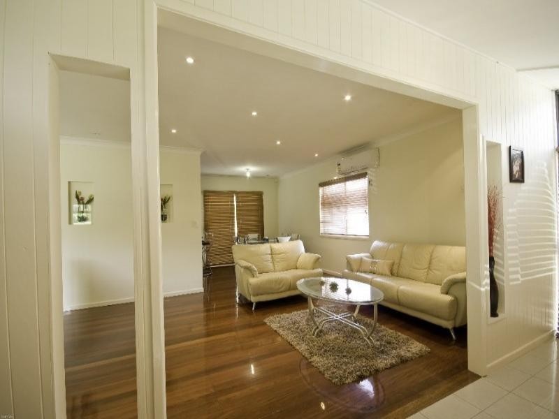 18 Laver Street, Macgregor QLD 4109
