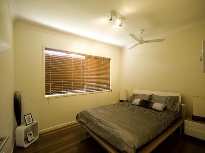18 Laver Street, Macgregor QLD 4109