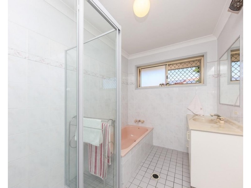 39 Montreal Street, Wishart QLD 4122