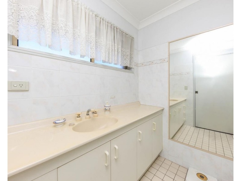 39 Montreal Street, Wishart QLD 4122