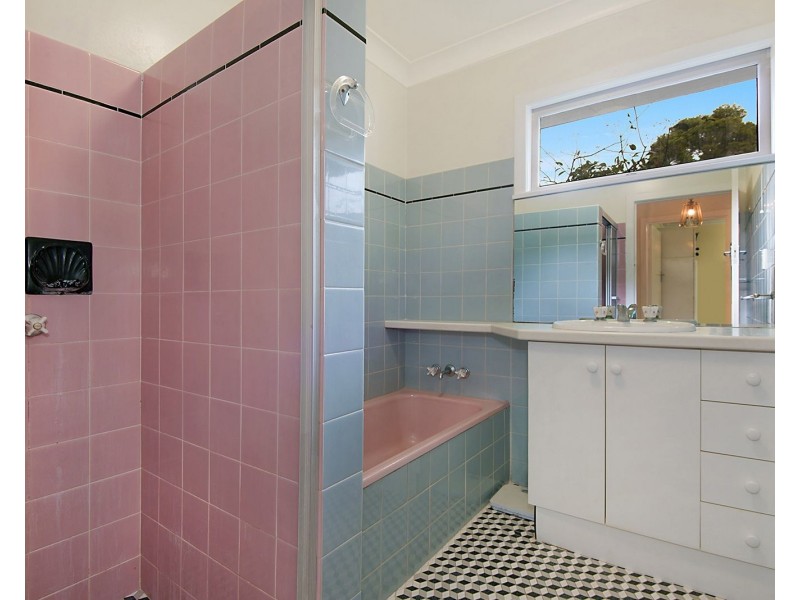 145 Victor Street, Holland Park QLD 4121