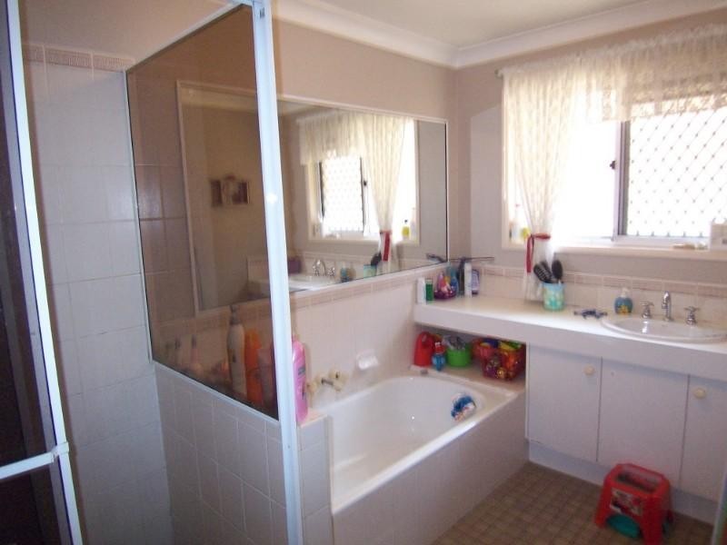 24 Metropole Street, Robertson QLD 4109