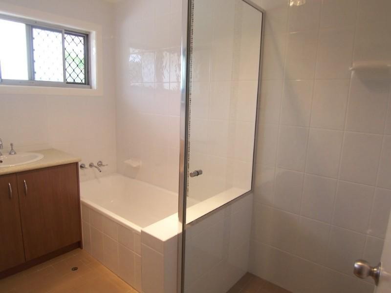 3 Rhyl Street, Macgregor QLD 4109