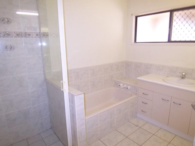 12 Fleetwood Street, Macgregor QLD 4109