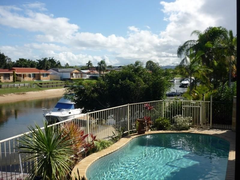 8 Huon Street, Broadbeach Waters QLD 4218
