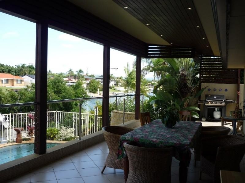 8 Huon Street, Broadbeach Waters QLD 4218