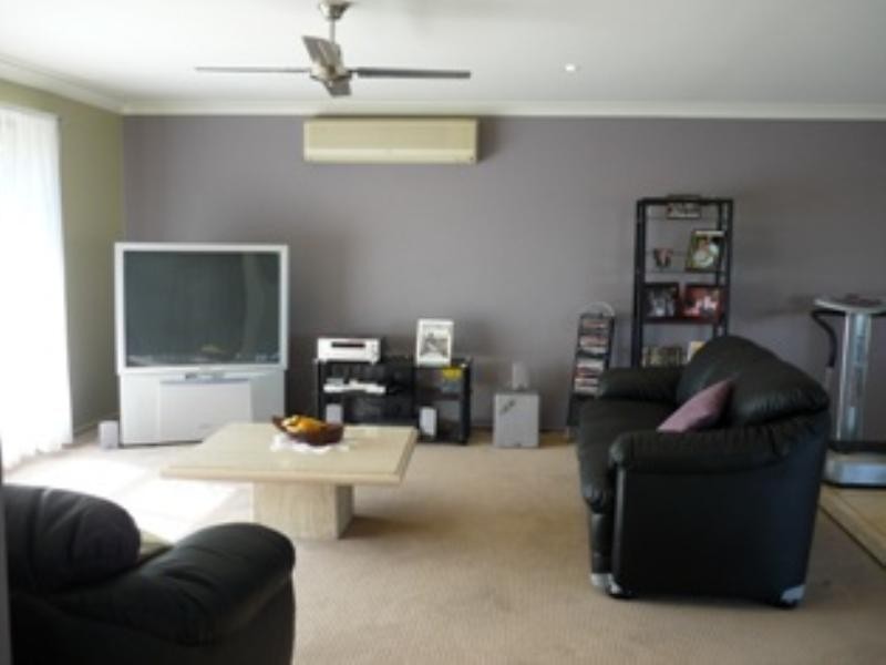 8 Huon Street, Broadbeach Waters QLD 4218