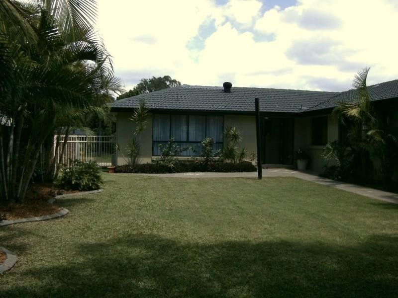 8 Huon Street, Broadbeach Waters QLD 4218