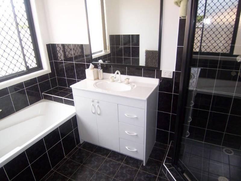 8 Vaucluse Place, Mansfield QLD 4122