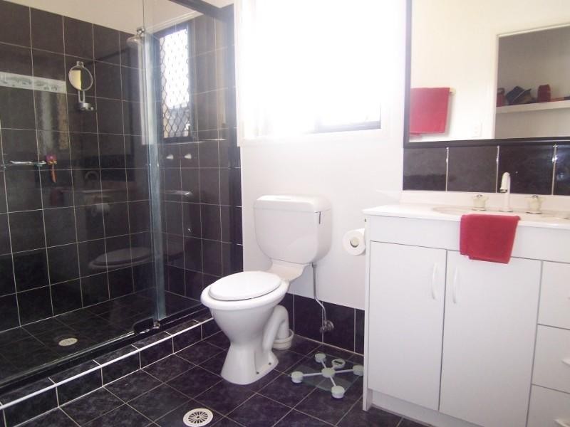 8 Vaucluse Place, Mansfield QLD 4122