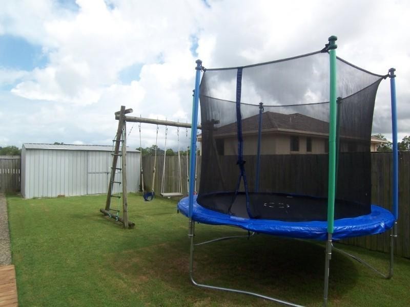 8 Vaucluse Place, Mansfield QLD 4122