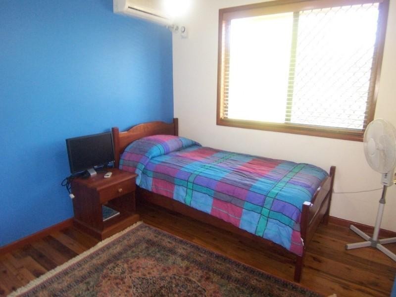 1 Muirfield Street, Macgregor QLD 4109
