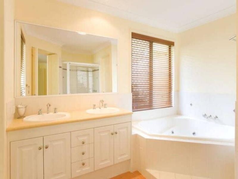 11 Vaucluse Place, Mansfield QLD 4122