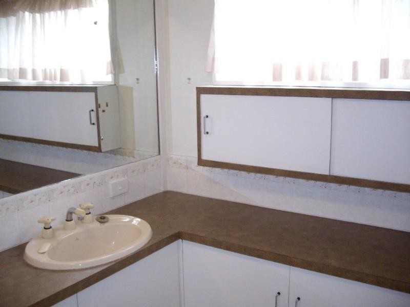 1 Angelina Street, Macgregor QLD 4109