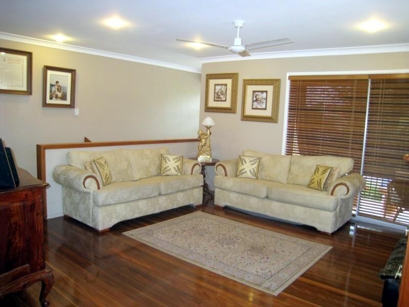 4 Jilloong Street, Mansfield QLD 4122