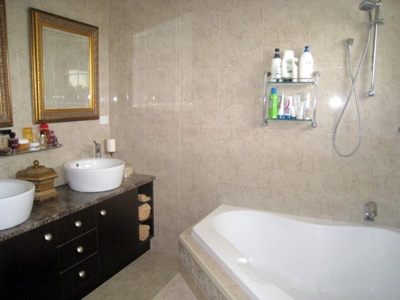 4 Jilloong Street, Mansfield QLD 4122