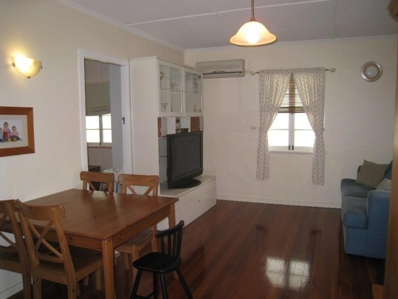 64 Gatton Street, Mount Gravatt East QLD 4122