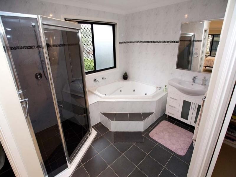 52 Winthrop Street, Wishart QLD 4122