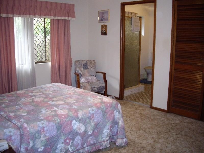 24 Estoril Street, Robertson QLD 4109