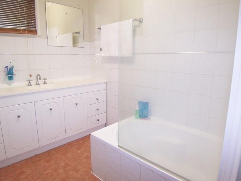 324 Mt Gravatt-Capalaba Road, Wishart QLD 4122