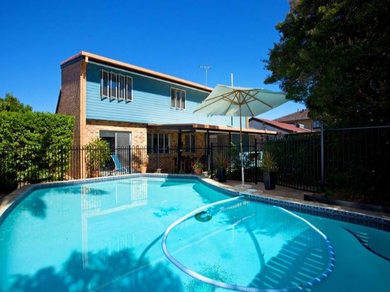 8 Hanover Street, Macgregor QLD 4109