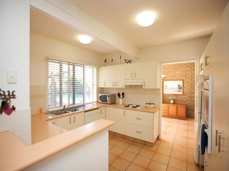 8 Hanover Street, Macgregor QLD 4109