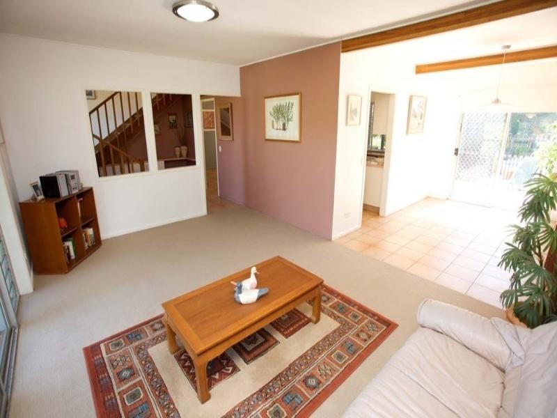 8 Hanover Street, Macgregor QLD 4109