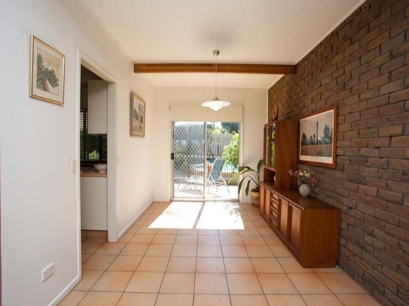 8 Hanover Street, Macgregor QLD 4109